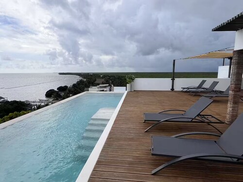 Apartment Balcony to Paradise: Sea and Jungle
