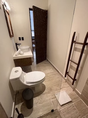 Shower, hair dryer, towels, toilet paper