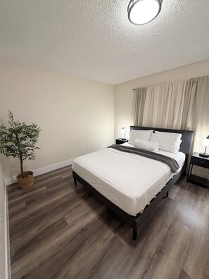 Iron/ironing board, WiFi, bed sheets - Amazing 3-bedroom and pool house in vibrant Las Vegas (Las Vegas)