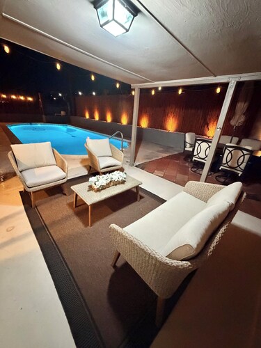 Amazing 3-bedroom and pool house in vibrant Las Vegas