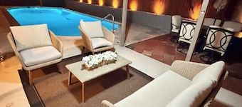 Amazing 3-bedroom and pool house in vibrant Las Vegas