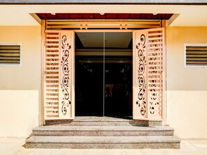 Reception - Collection O 8th Mile Christ University (Bengaluru)