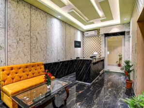 House | Reception - Collection O The Hastings Club (Kolkata)