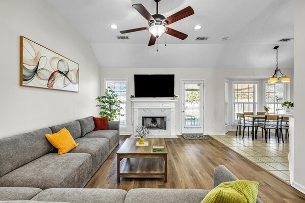 TV, fireplace