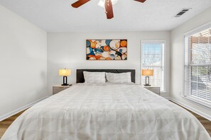 3 bedrooms, iron/ironing board, WiFi, bed sheets