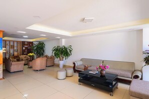 Lobby sitting area - Lien Huong Hotel Da Lat (Da Lat)