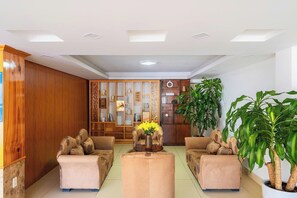 Lobby sitting area - Lien Huong Hotel Da Lat (Da Lat)
