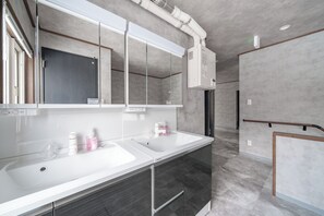 Apartment | Bathroom | Free toiletries, hair dryer, slippers, towels - THE HALCYON (Sapporo)