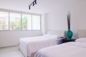 Room - 1A • Spacious 3BR Apartment • Ideal for 8 Guests (Panama City)