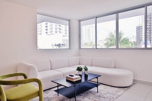 Smart TV, books - Apartment 3A Doña Raquel in Panama City (Panama City)