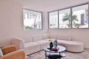 Smart TV, books - Apartment 2A Doña Raquel in Panama City (Panama City)