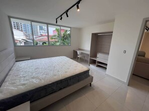 5 slaapkamers, een kluis op de kamer, een strijkplank/strijkijzer