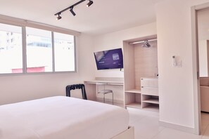 5 chambres, coffres-forts dans les chambres, fer et planche à repasser