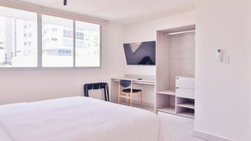 5 bedrooms, in-room safe, iron/ironing board, WiFi