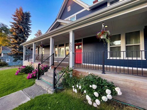 Vibrant 4-Bed Perry District Unit: Full Kitchen, Outdoor Living – Groups' Dream!