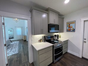 Paper towels - Vibrant 4-Bed Perry District Unit: Full Kitchen, Outdoor Living – Groups' Dream! (Spokane)