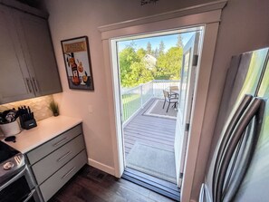 Interior - Vibrant 4-Bed Perry District Unit: Full Kitchen, Outdoor Living – Groups' Dream! (Spokane)