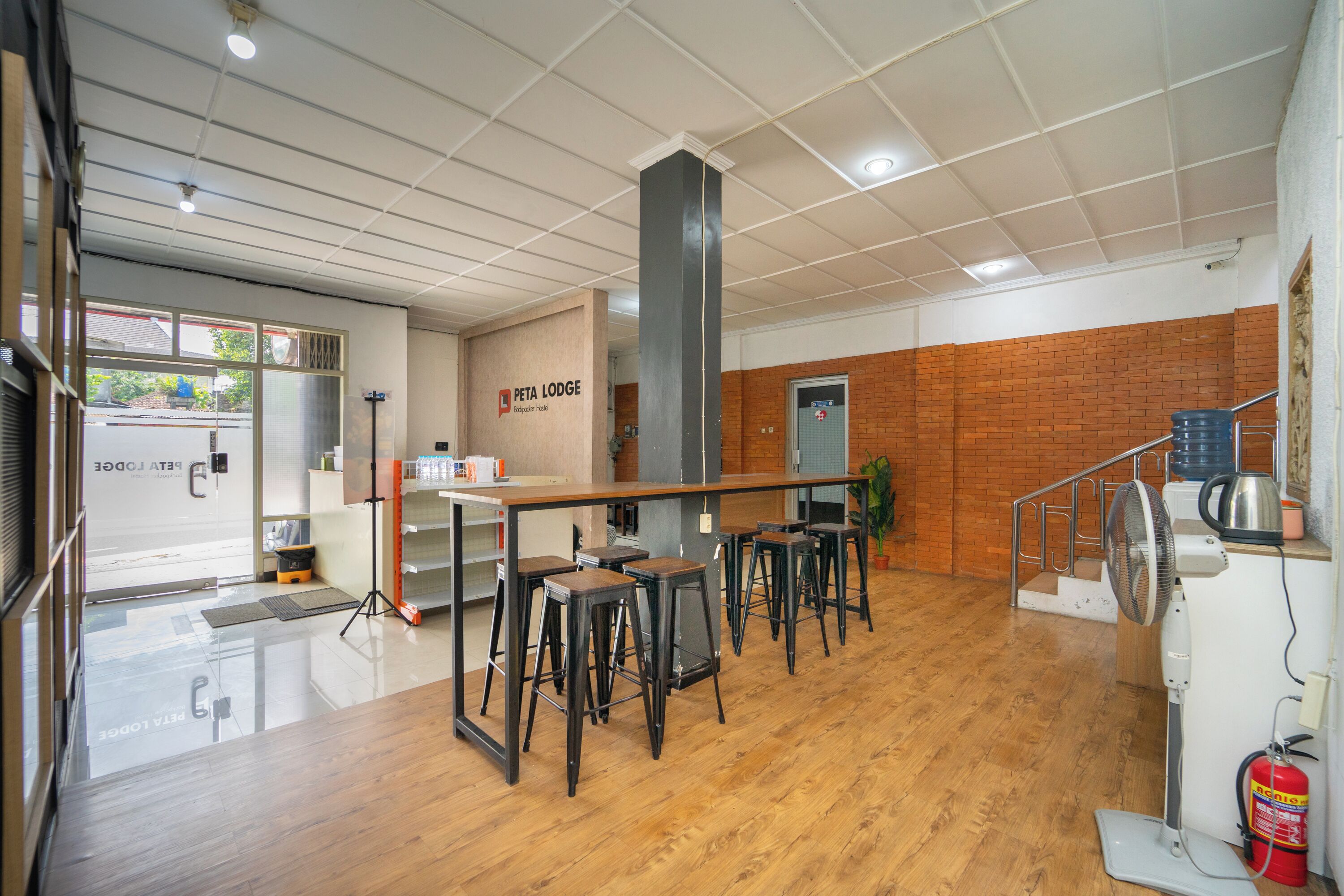 Coin salon dans le hall