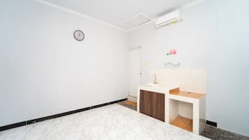 Standard Double Room | Free WiFi, bed sheets