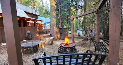 Sequoia Splendor Historic Charm in Kings Canyon NP