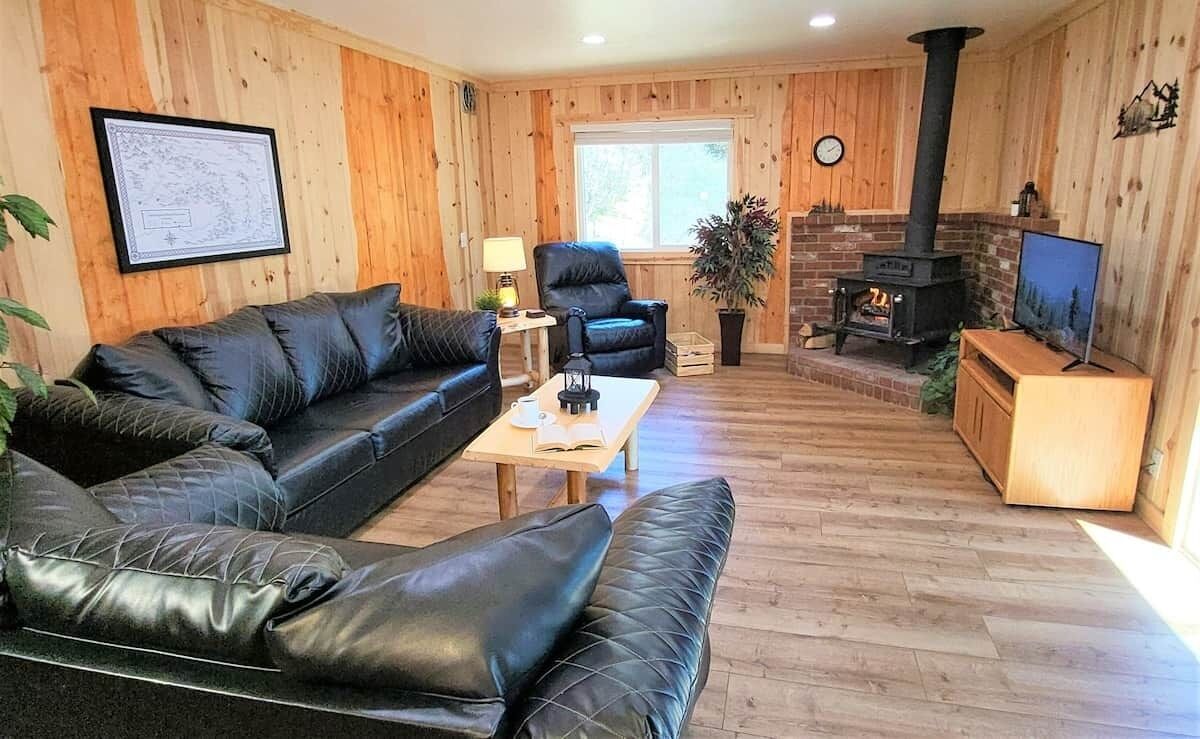 Smart TV, fireplace, DVD player
