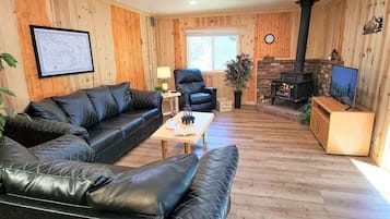 Smart TV, fireplace, DVD player