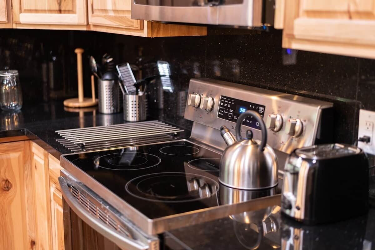 Refrigerador, microondas, horno, placa de cocina