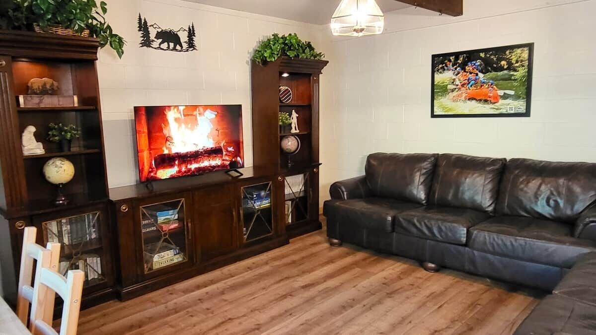 Smart TV, fireplace, DVD player