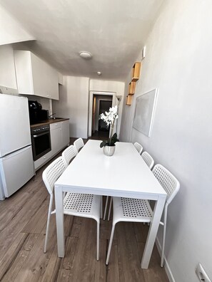 Basic Apartment | Dining - Beautiful 2BR Apt Near U6 Schoepfwerk (Vienna)