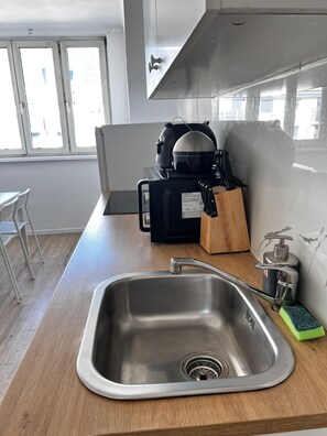Appartement | Cuisine privée | Réfrigérateur, micro-ondes, four, plaque de cuisson