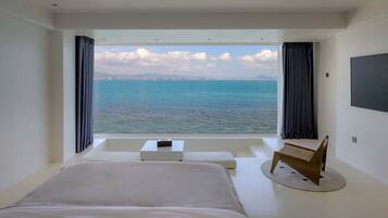 Basic Double Room | Free minibar, individually decorated, desk, blackout drapes