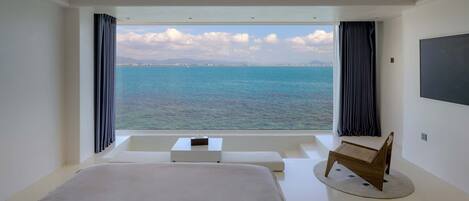 Basic Double Room | Free minibar, individually decorated, desk, blackout drapes