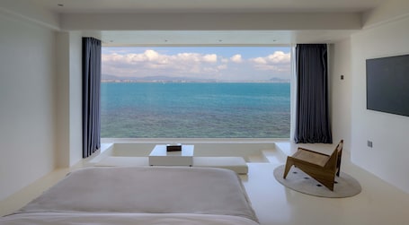 Basic Double Room | Bar mini percuma, dihias secara berasingan, meja . Sanya Star Shore Vacation Homestay