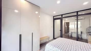 Desk, laptop workspace, free WiFi