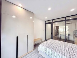 デスク、ノートパソコン用作業スペース、WiFi (無料)