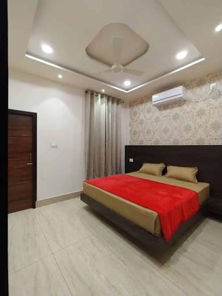 Desk, laptop workspace, free WiFi