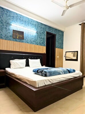 Deluxe Double Room, Balcony, Garden View | Free WiFi - Hotel star Residency (Gurugram)