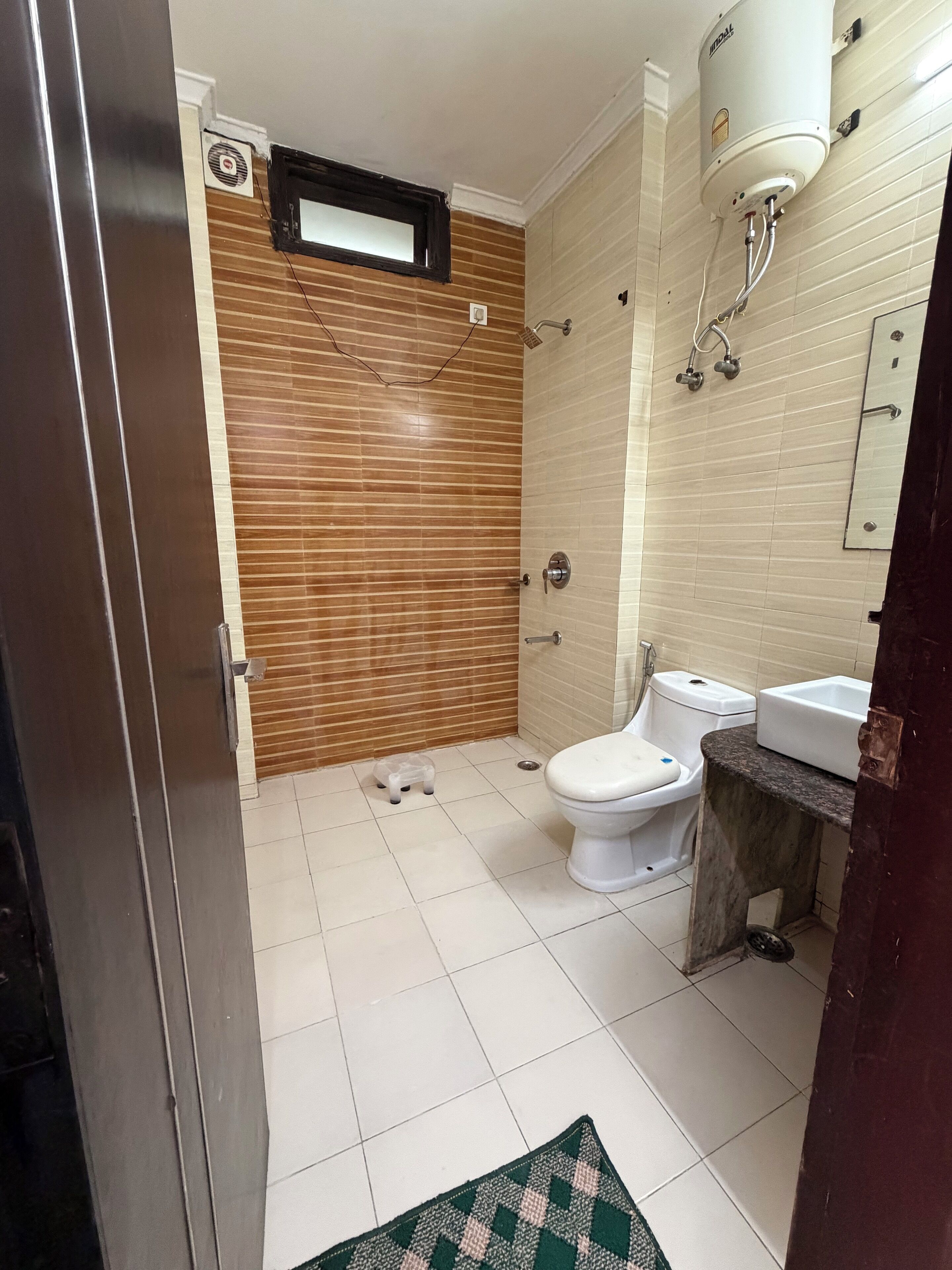 Deluxe Double Room, Balcony, Garden View | Bathroom | Shower, towels, soap, shampoo