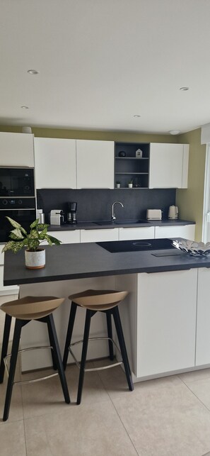 Microwave, oven, stovetop, dishwasher - The house West side, SPA, Sea at 80 meters (Plounéour-Brignogan-plages)