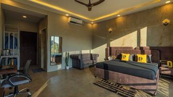 Superior Double Room with Balcony and Hill View | Interior
