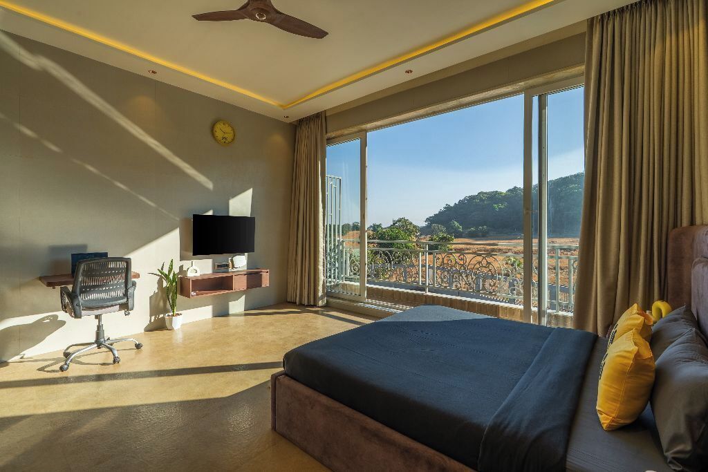 Superior Double Room with Balcony and Hill View
