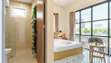 Deluxe Room, 1 Queen Bed, City View