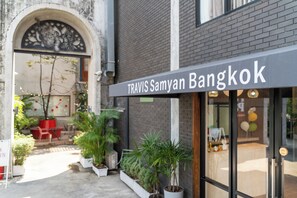 Exterior detail - Travis Samyan (Bangkok)
