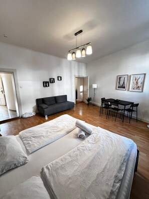 Exterior - Pleasant 2BR Apt Near U6 Schöpfwerk (Vienna)