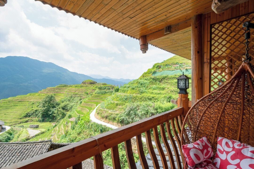 Habitación triple familiar, balcón, vista a la montaña | Áreas de la propiedad