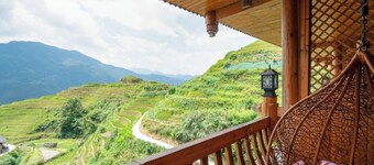 หลงจี จิงเยว่ โรงแรม