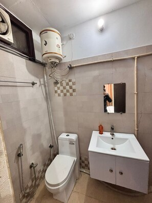 Bathroom - The Shivaay AIIMS by Lovely Hospitality (Rishikesh)