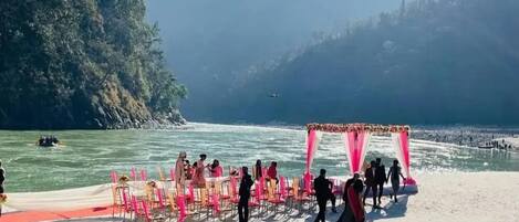 AuĂenbereich fĂŒr Hochzeiten