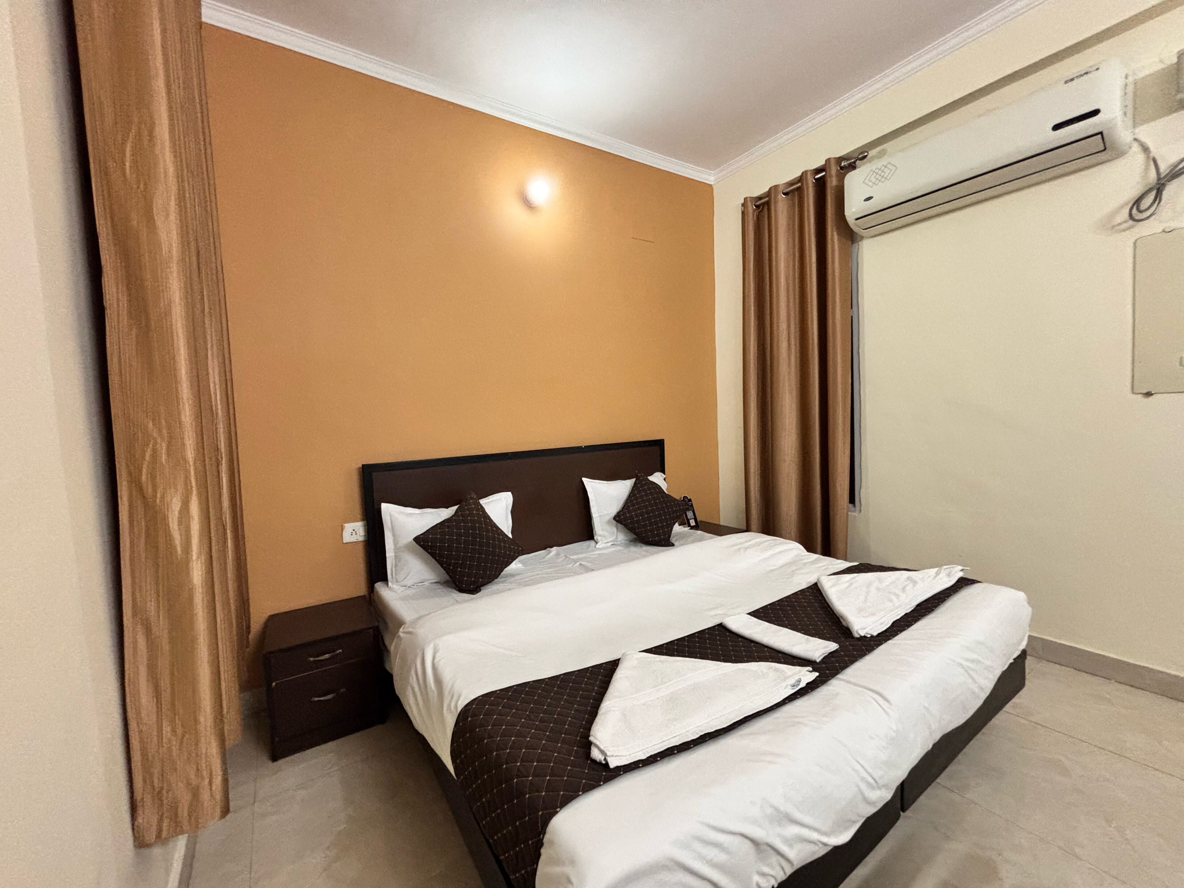 Deluxe Room | Soundproofing, rollaway beds, free WiFi, bed sheets