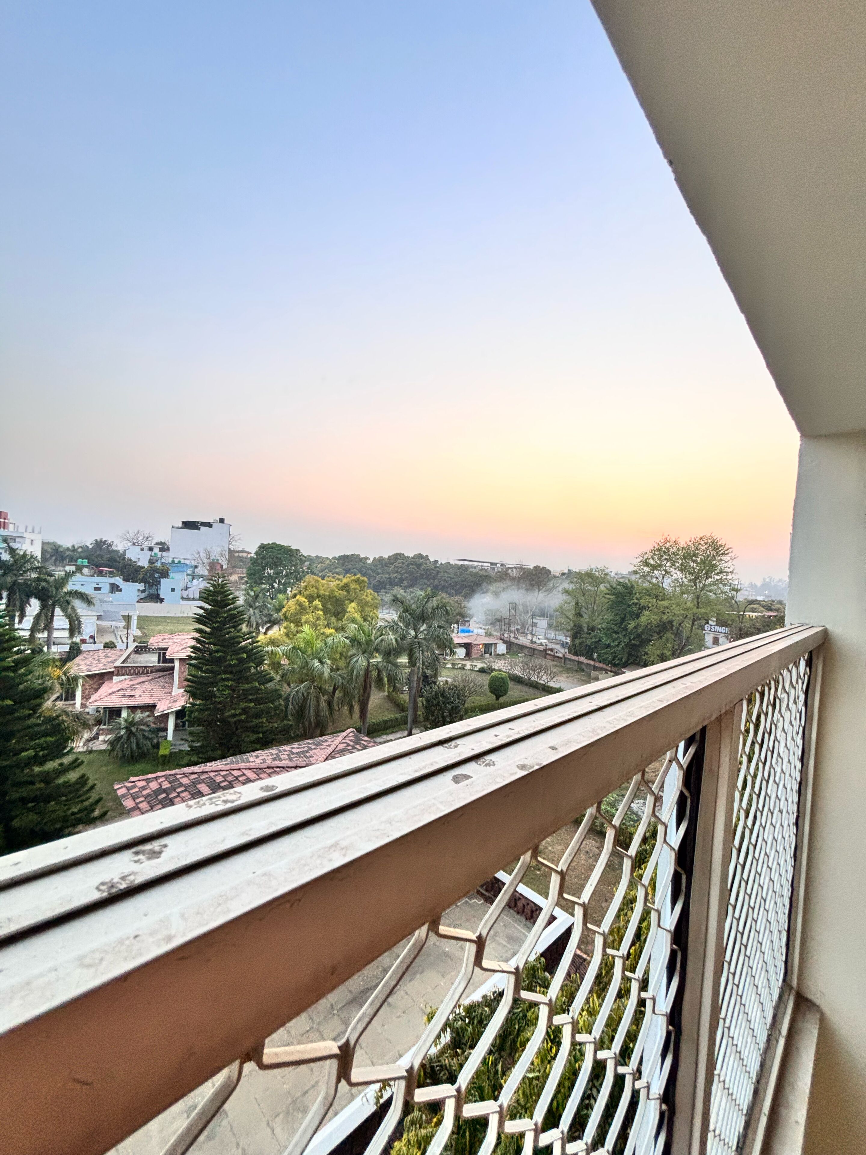 Camera Deluxe, 1 letto king, balcone | Vista giardino